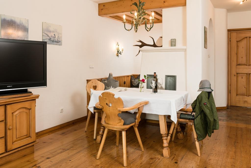 Ansitz Wirtsgut - Familienappartements In Den Bergen Леоганг Екстериор снимка