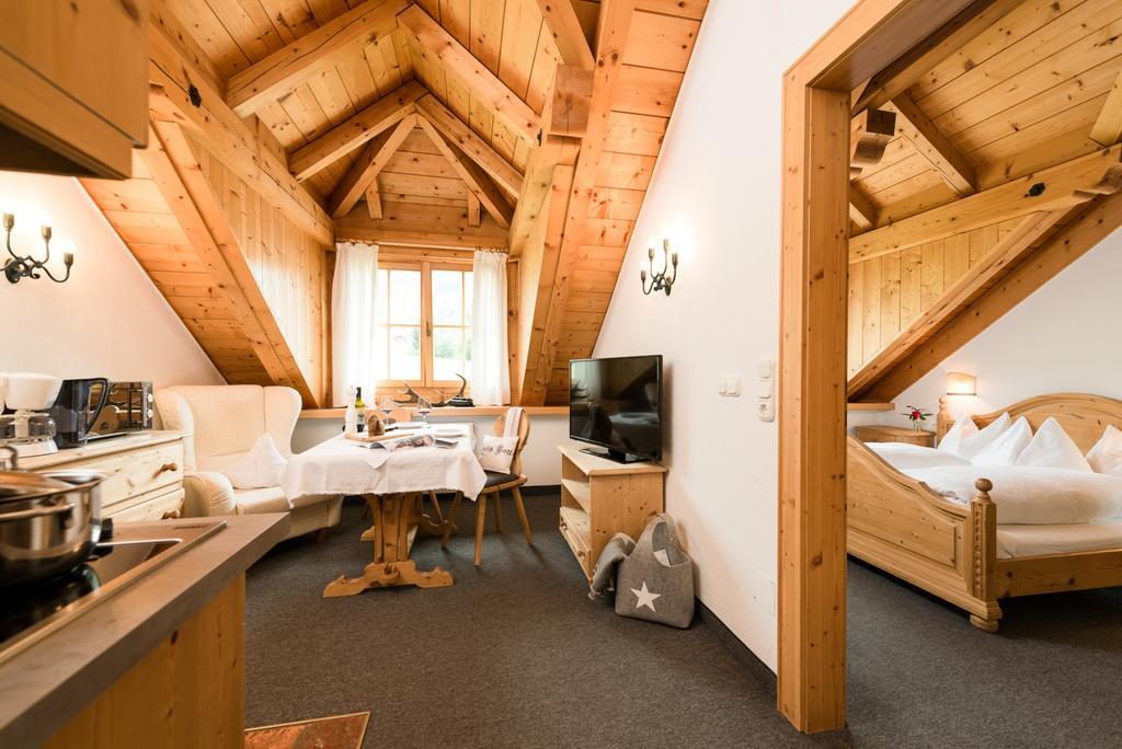 Ansitz Wirtsgut - Familienappartements In Den Bergen Леоганг Екстериор снимка
